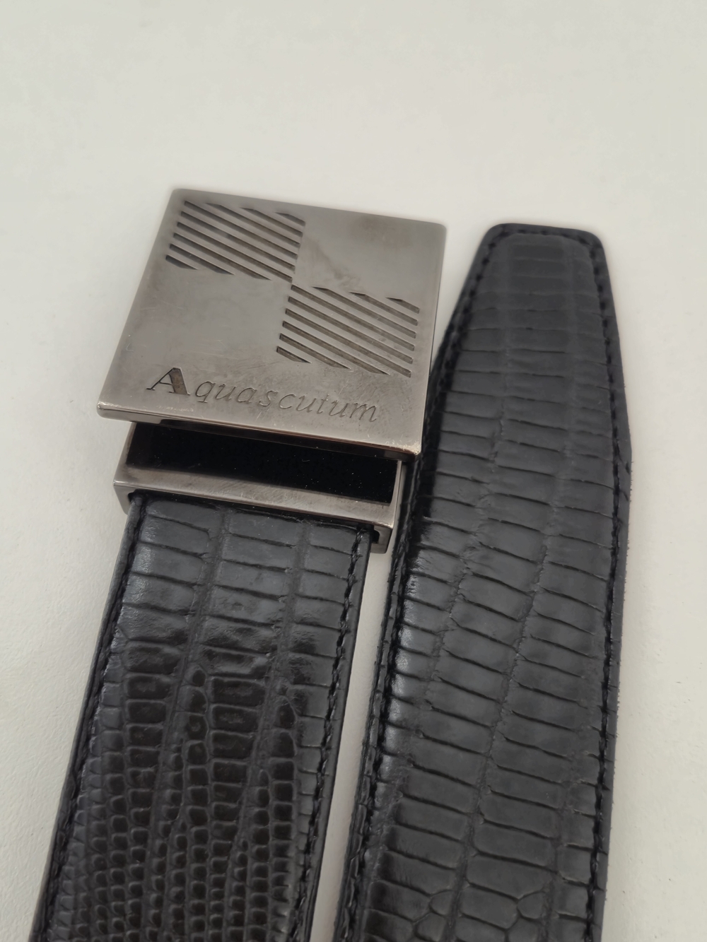 Luxury Aquascutum Black Leather Reptile Embossed Buckle Belt
